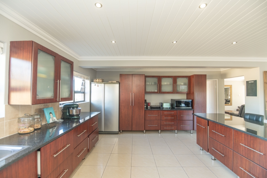 4 Bedroom Property for Sale in Clarendon Marine Eastern Cape